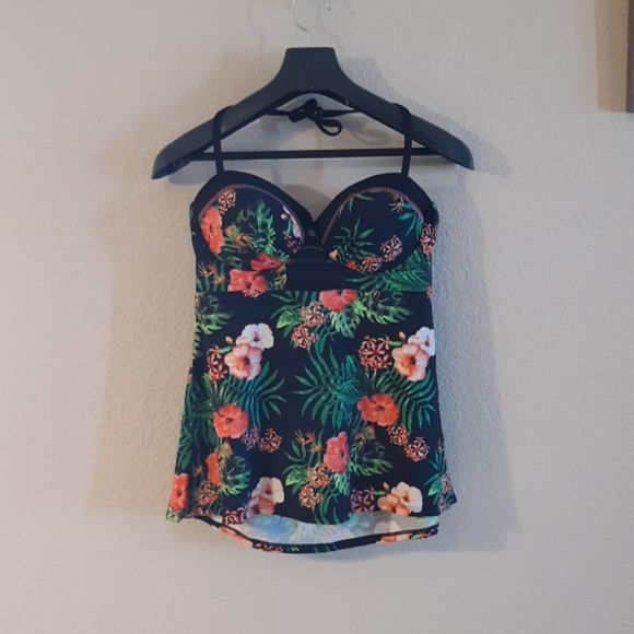 Gorgeous Swim Top - Picture 1 of 3